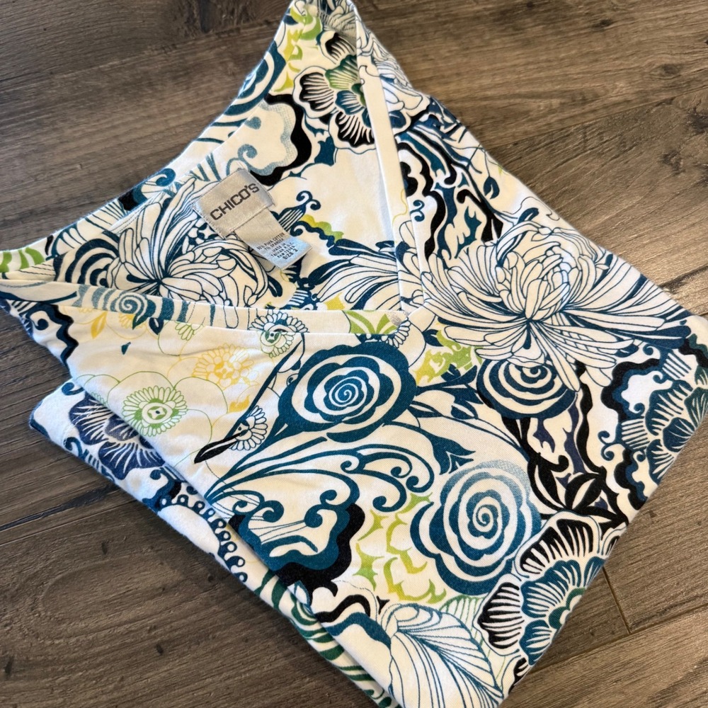 Chicos Floral V-Neck Top Pima Cotton Spandex Blue Green White Size 2 L Large